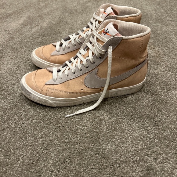 Women’s size 9 custom pink and grey nike blazers - Picture 4 of 4